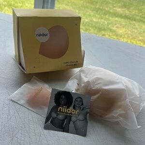 Niidor Strapless Adhesive Bra